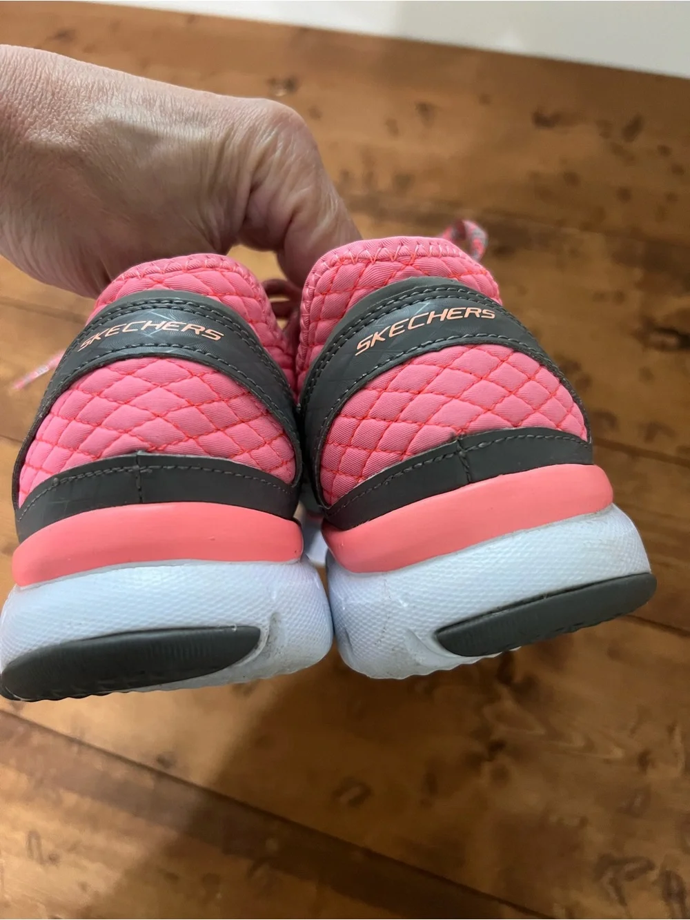 Sketchers Memory Foam Relaxed Fit Sneakers Womens 7.5 Pink Gray